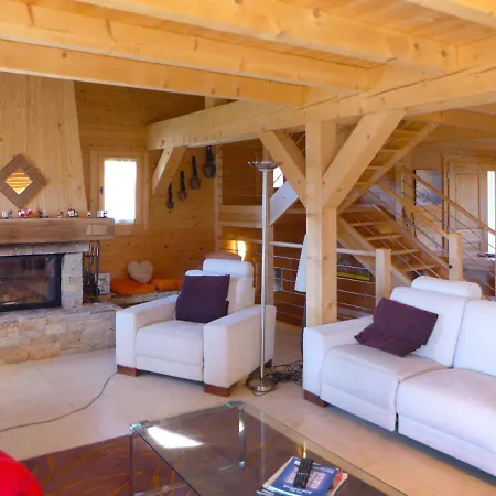 De L'au Apartment